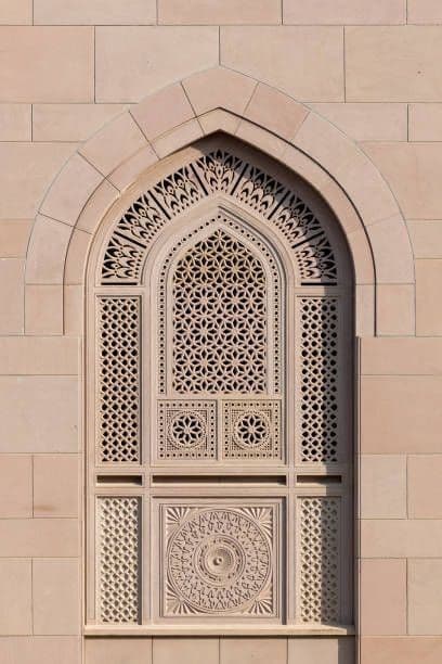 إطار نافذة مغربي معمّق