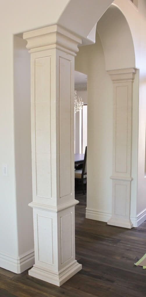 أعمدة مربعة من الحجر الطبيعي